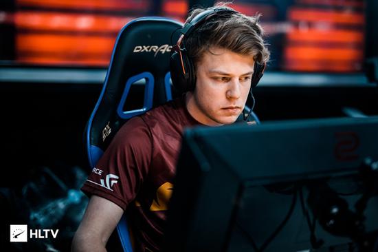 什么是牌面，央视发布年度百大有爱瞬间，EDG排在第77