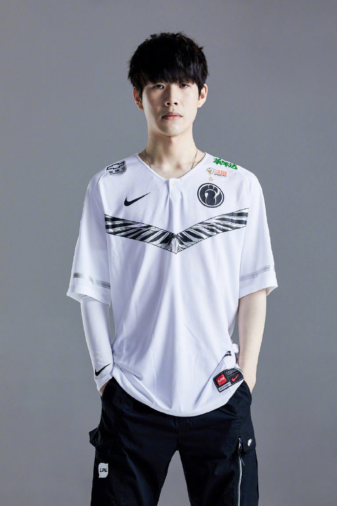 PGL Astana 2025 第一天：精彩比赛、击杀、评论、表情包、网红反应