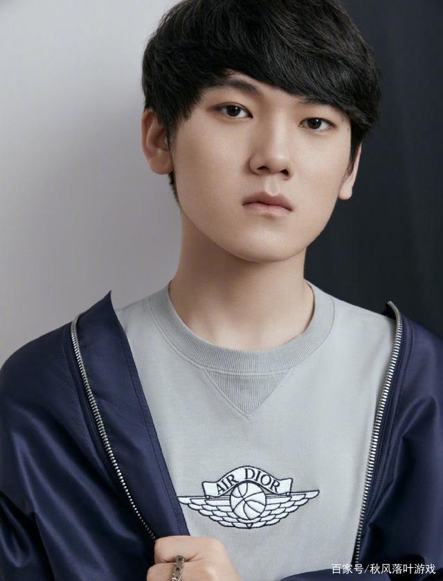 被击败但仍然光荣！ Jee 的狙击手成为了 Donk 的杀手， Donk 在关键回合中击杀了 Spirit ，赢得了第一张图