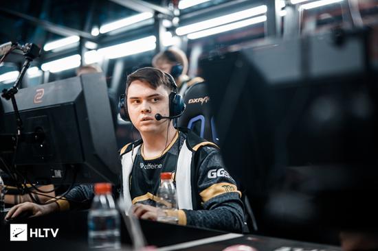 英雄联盟“克里斯关下门”的克里斯回归IG，马上就与超话粉丝互撕