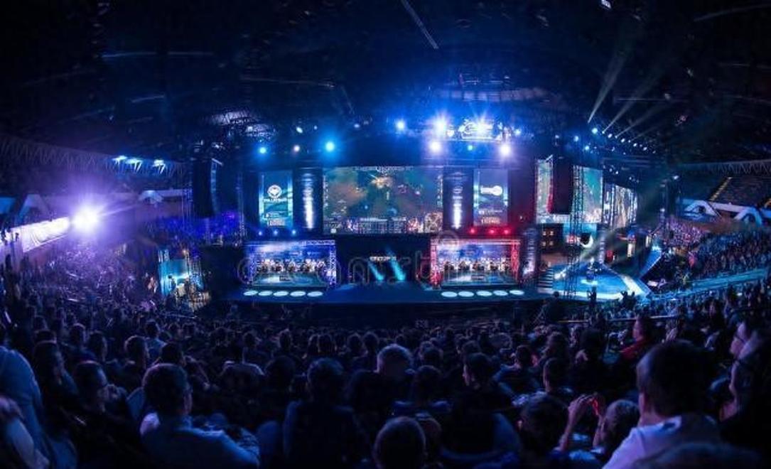 国外解说预测赛果：仅两人看好BLG胜 五人认为TES赢