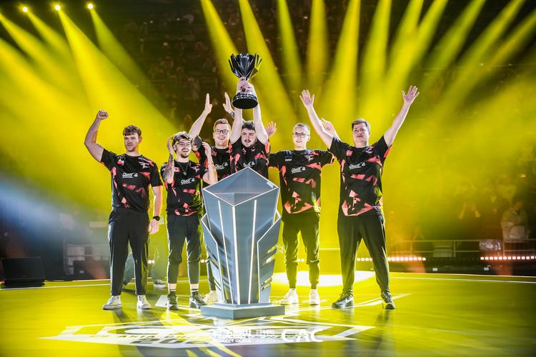 Top Esports 发布新赛季阵容：从此刻开始，闪耀在另一边，所有 Top Esports 成员已准备就绪